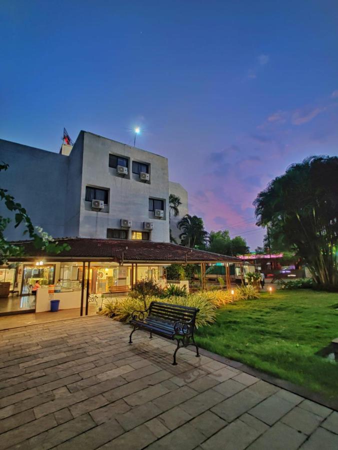 Hotel Ashwin Igatpuri, Pure Veg & Jain Food Exteriér fotografie